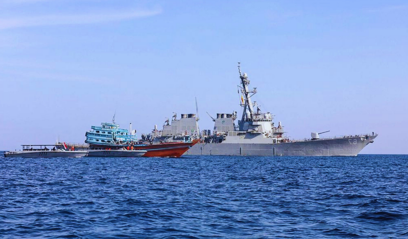 سفن تجارية الأمريكية تتعرض لصواريخ الحوثيين في البحر الأحمر