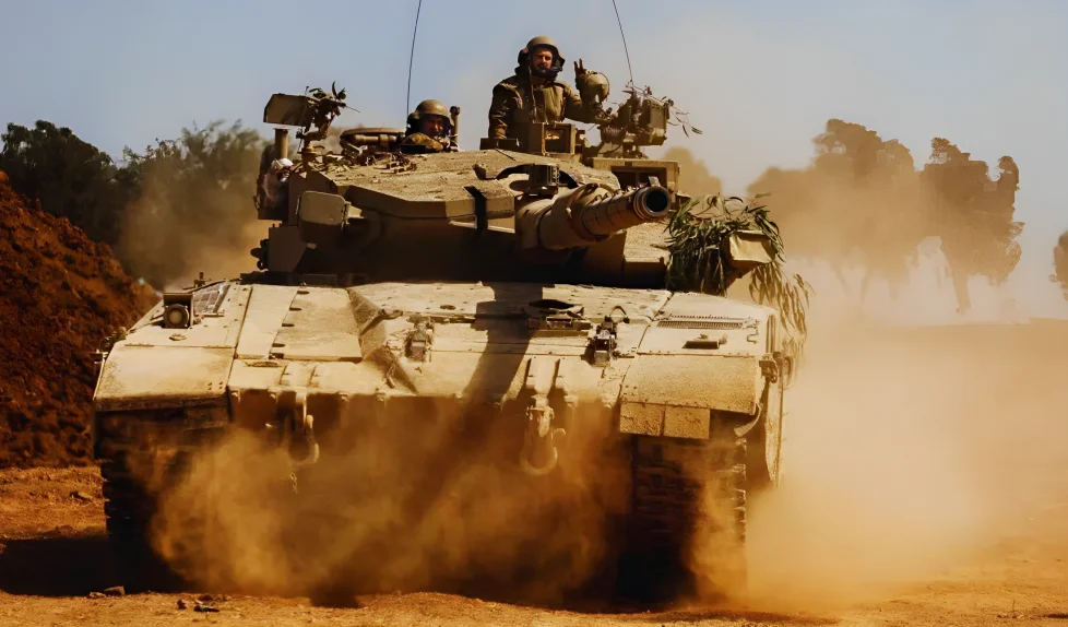 الدبابات الاسرائيلية تقصف شمال خان يونس و تتوغل بريآ